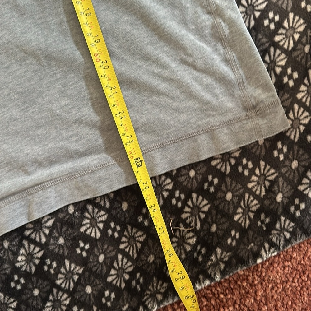 Lululemon V-Neck - Picture 3 of 6